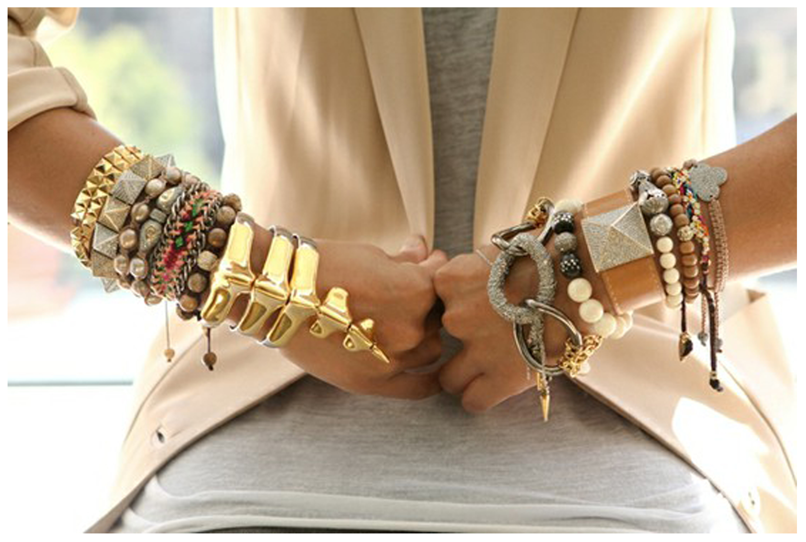 На какой руке носят браслет золотой женщины. Браслеты. Модные браслеты. Модные аксессуары. Модные браслеты на руку.